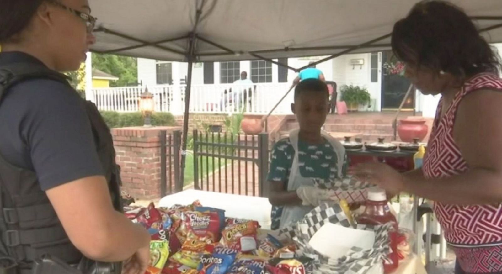 Instead of Using Birthday Money for Disney World Vacation, 6-Year-old Uses It to Feed Hurricane Evacuees